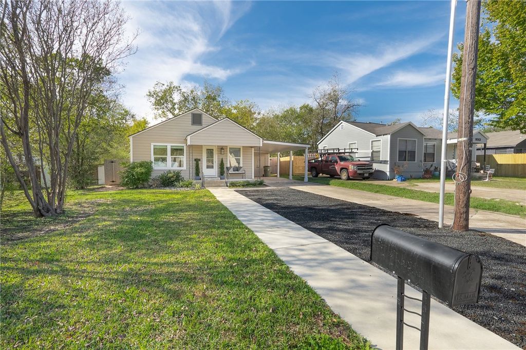 Photo of 1015 E 27th Street, Bryan, TX 77803 (MLS # 25012364)