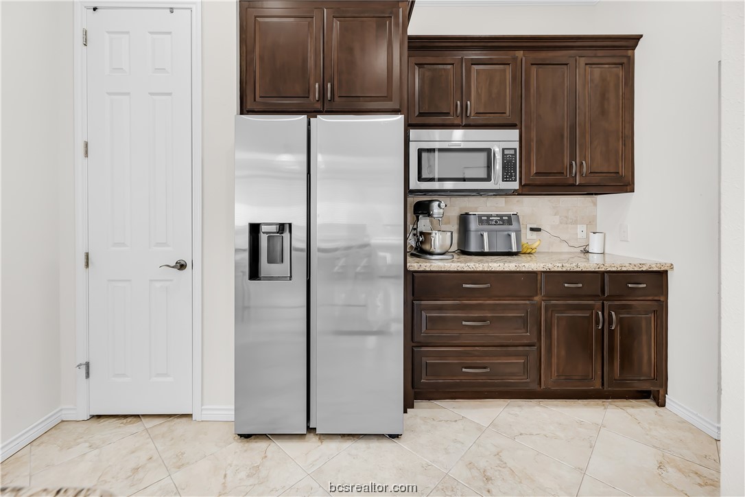 College Station, Texas 77845, United States, 4 Bedrooms Bedrooms, ,3 BathroomsBathrooms,Residential,Pending,63603