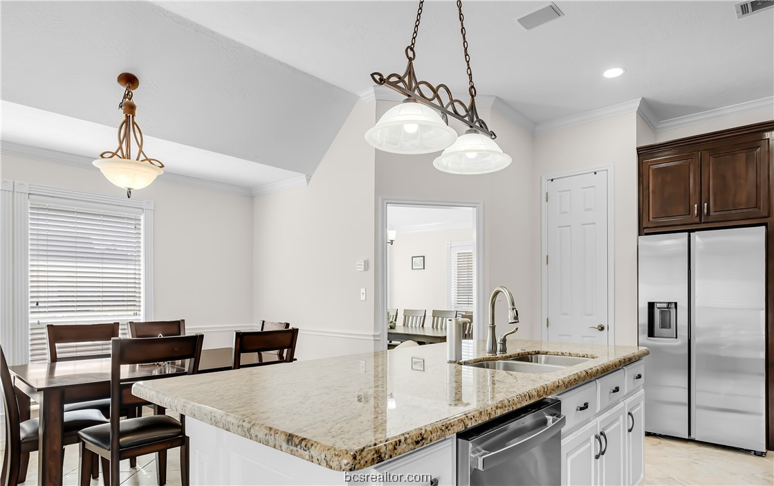 College Station, Texas 77845, United States, 4 Bedrooms Bedrooms, ,3 BathroomsBathrooms,Residential,Pending,63603