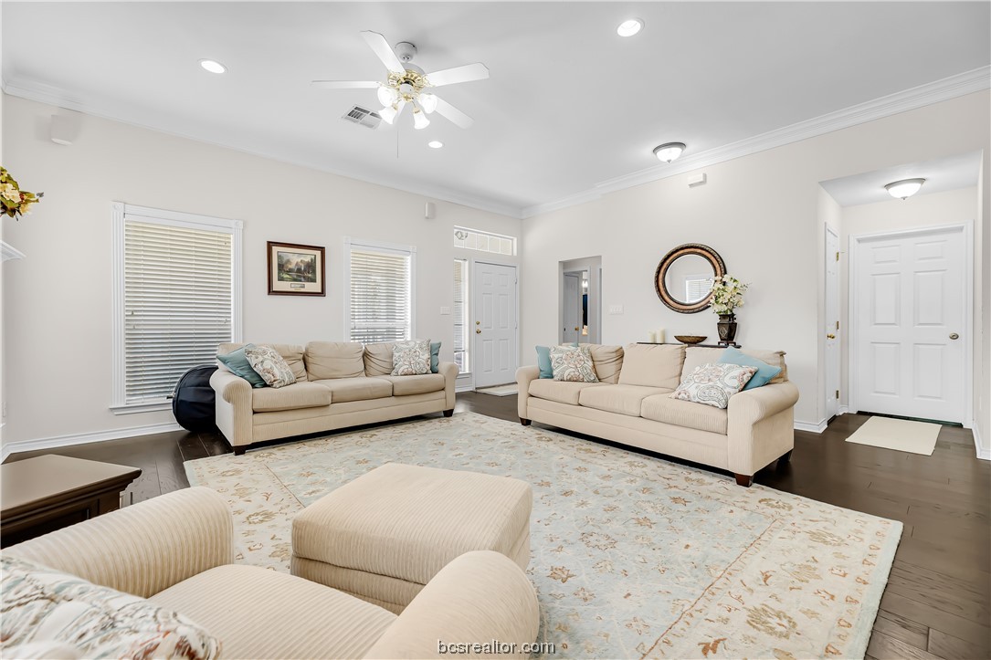 College Station, Texas 77845, United States, 4 Bedrooms Bedrooms, ,3 BathroomsBathrooms,Residential,Pending,63603