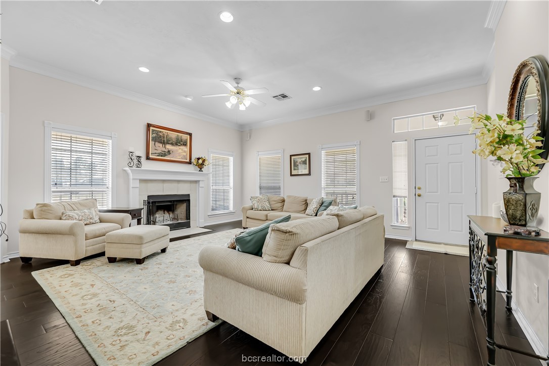 College Station, Texas 77845, United States, 4 Bedrooms Bedrooms, ,3 BathroomsBathrooms,Residential,Pending,63603