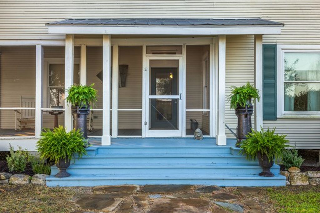 Photo of 6020 Valley View Lane, Brenham, TX 77833 (MLS # 25010504)