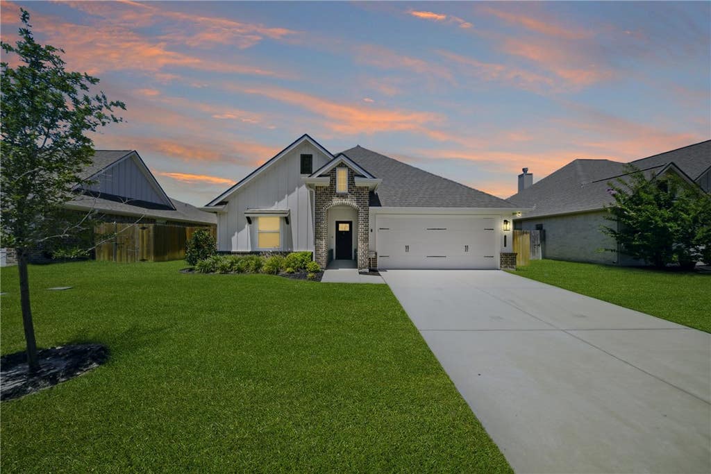 Photo of 2904 Captain Court, Bryan, TX 77808 (MLS # 26008624)