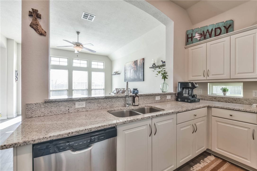 Bryan, Texas 77807, United States, 3 Bedrooms Bedrooms, ,2 BathroomsBathrooms,Residential,Pending,123532