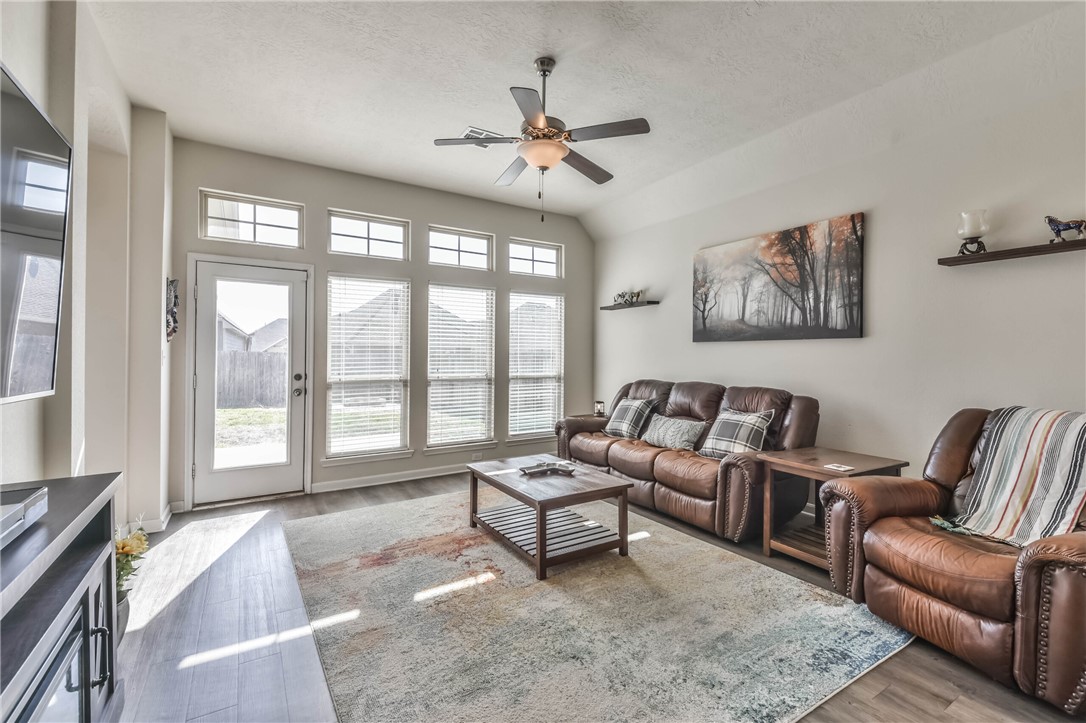 Bryan, Texas 77807, United States, 3 Bedrooms Bedrooms, ,2 BathroomsBathrooms,Residential,Pending,123532