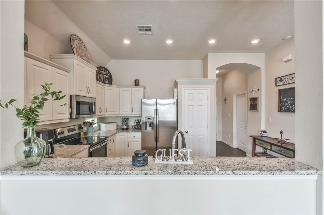 Bryan, Texas 77807, United States, 3 Bedrooms Bedrooms, ,2 BathroomsBathrooms,Residential,Pending,123532