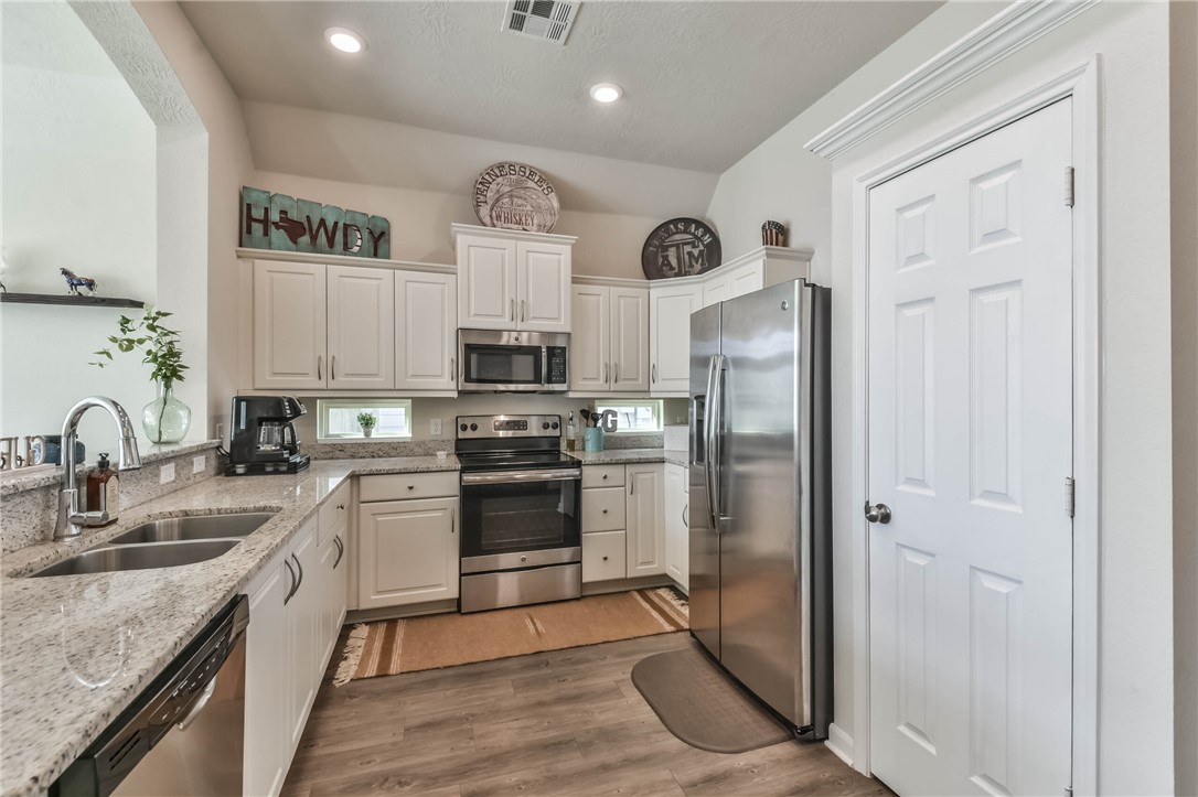 Bryan, Texas 77807, United States, 3 Bedrooms Bedrooms, ,2 BathroomsBathrooms,Residential,Pending,123532