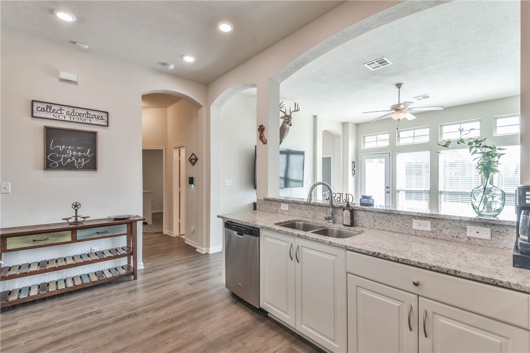 Bryan, Texas 77807, United States, 3 Bedrooms Bedrooms, ,2 BathroomsBathrooms,Residential,Pending,123532