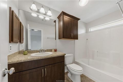 Tiny photo for 2031 Positano Loop, Bryan, TX 77808 (MLS # 25013222)