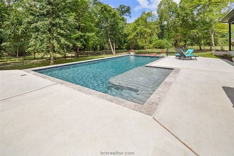 Tiny photo for 2900 E Embers Court, Bryan, TX 77808 (MLS # 26000047)