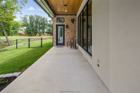 Tiny photo for 2900 E Embers Court, Bryan, TX 77808 (MLS # 26000047)