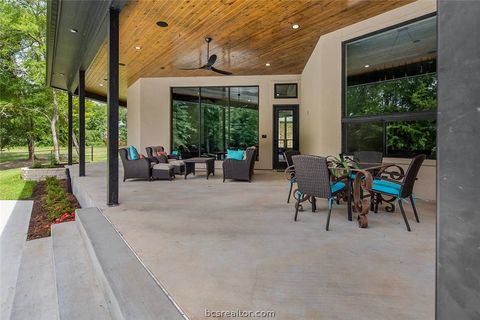 Tiny photo for 2900 E Embers Court, Bryan, TX 77808 (MLS # 26000047)