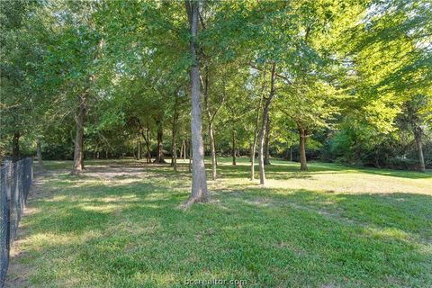 Tiny photo for 2900 E Embers Court, Bryan, TX 77808 (MLS # 26000047)
