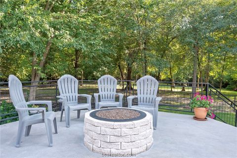 Tiny photo for 2900 E Embers Court, Bryan, TX 77808 (MLS # 26000047)