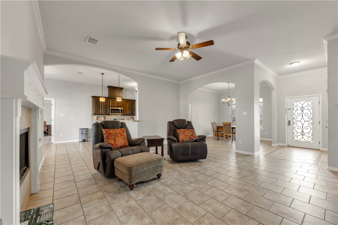 Bryan, Texas 77808, United States, 3 Bedrooms Bedrooms, ,2 BathroomsBathrooms,Residential,Pending,83846