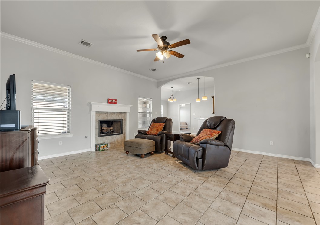 Bryan, Texas 77808, United States, 3 Bedrooms Bedrooms, ,2 BathroomsBathrooms,Residential,Pending,83846