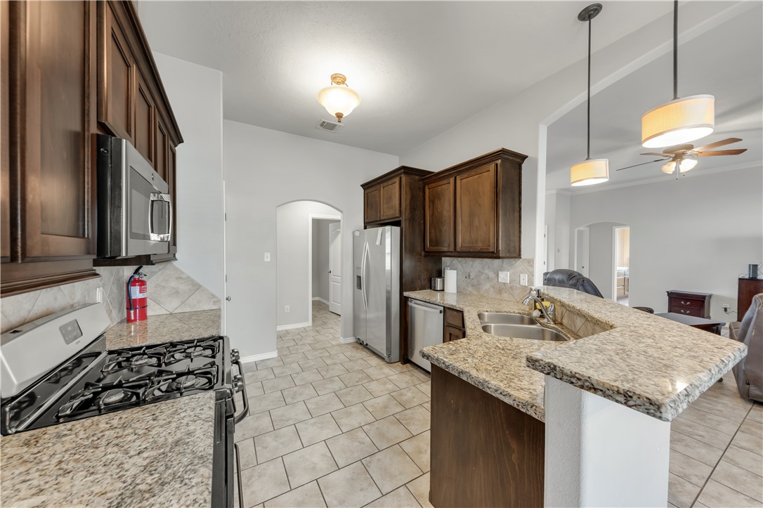 Bryan, Texas 77808, United States, 3 Bedrooms Bedrooms, ,2 BathroomsBathrooms,Residential,Pending,83846