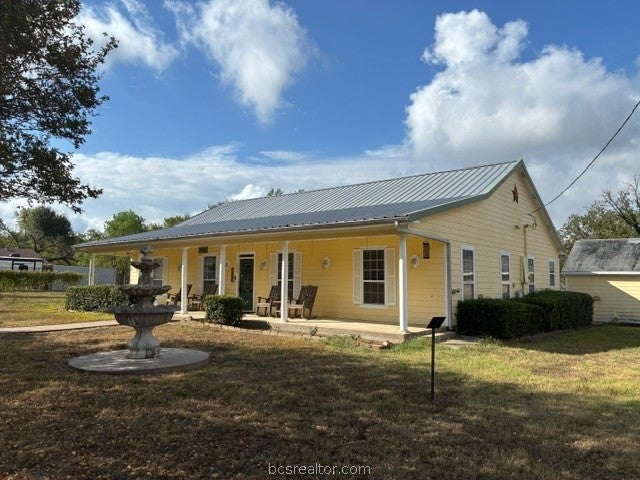 Photo of 301 Beech Street, Calvert, TX 77837 (MLS # 26010990)