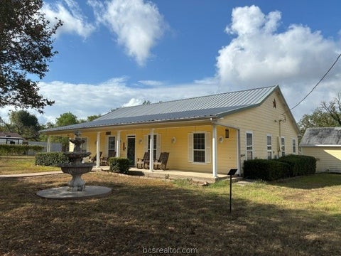 Photo of 301 Beech Street, Calvert, TX 77837 (MLS # 26010990)