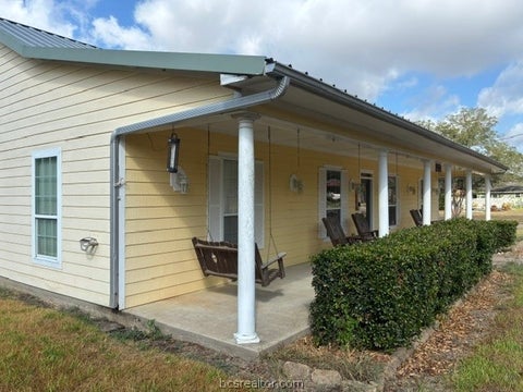 Tiny photo for 301 Beech Street, Calvert, TX 77837 (MLS # 26010990)
