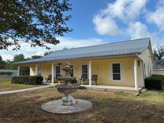 Photo of 301 Beech Street, Calvert, TX 77837 (MLS # 26010990)
