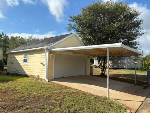 Tiny photo for 301 Beech Street, Calvert, TX 77837 (MLS # 26010990)