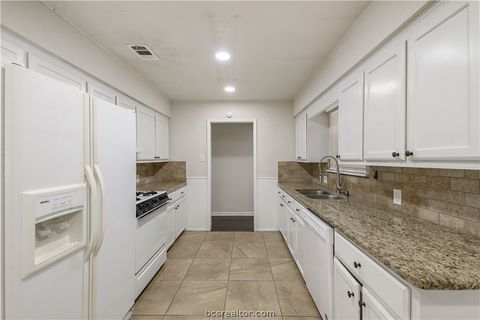 Tiny photo for 4403 Robinhood Circle, Bryan, TX 77803 (MLS # 26005444)
