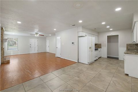 Tiny photo for 4403 Robinhood Circle, Bryan, TX 77803 (MLS # 26005444)