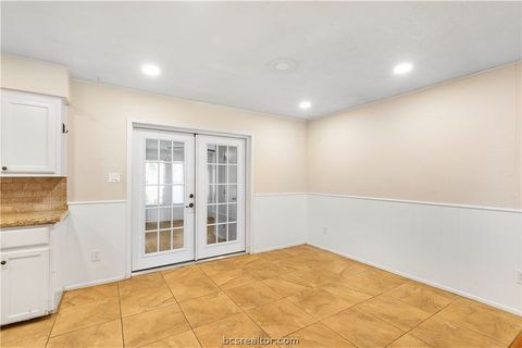 Tiny photo for 4403 Robinhood Circle, Bryan, TX 77803 (MLS # 26005444)