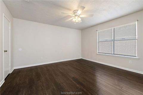 Tiny photo for 4403 Robinhood Circle, Bryan, TX 77803 (MLS # 26005444)