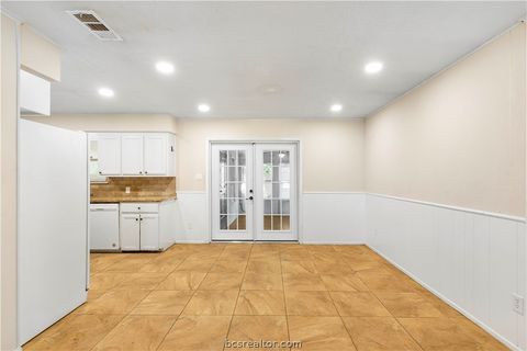 Tiny photo for 4403 Robinhood Circle, Bryan, TX 77803 (MLS # 26005444)