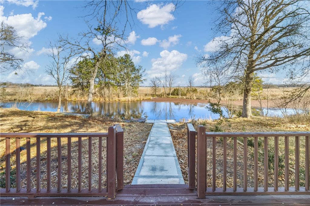 Photo of 2365 S FM 46, Franklin, TX 77856 (MLS # 26001599)