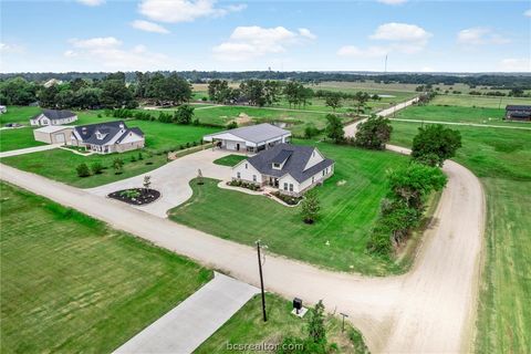 Photo of 914 Axis Lane, Franklin, TX 77856 (MLS # 26003381)