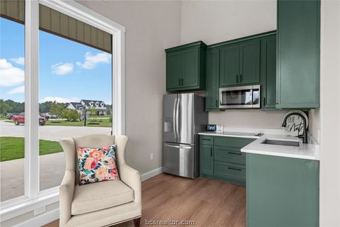 Tiny photo for 914 Axis Lane, Franklin, TX 77856 (MLS # 26003381)