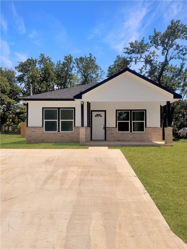 Photo of 1317 New Street, Hearne, TX 77859 (MLS # 26009868)