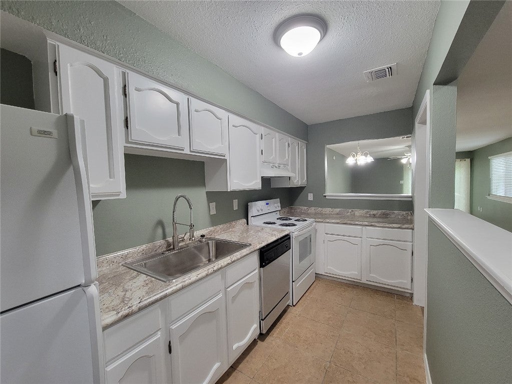 Photo of 3923 Old Oaks Drive #1, Bryan, TX 77802 (MLS # 26012931)