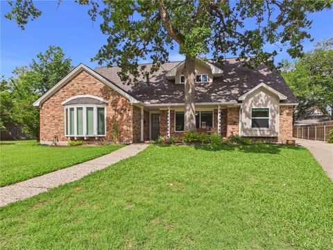 Tiny photo for 902 Briar Bend Court, Bryan, TX 77802 (MLS # 26005041)
