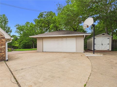 Tiny photo for 902 Briar Bend Court, Bryan, TX 77802 (MLS # 26005041)
