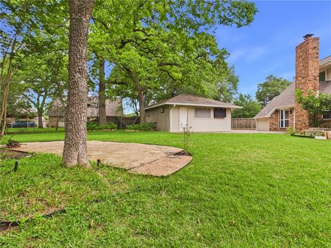 Tiny photo for 902 Briar Bend Court, Bryan, TX 77802 (MLS # 26005041)