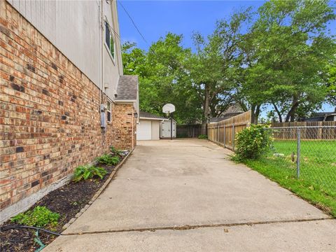 Tiny photo for 902 Briar Bend Court, Bryan, TX 77802 (MLS # 26005041)