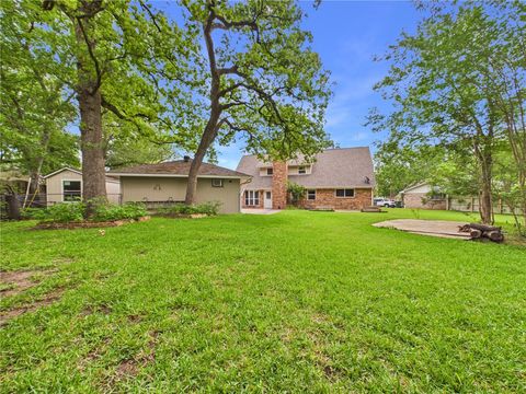 Tiny photo for 902 Briar Bend Court, Bryan, TX 77802 (MLS # 26005041)