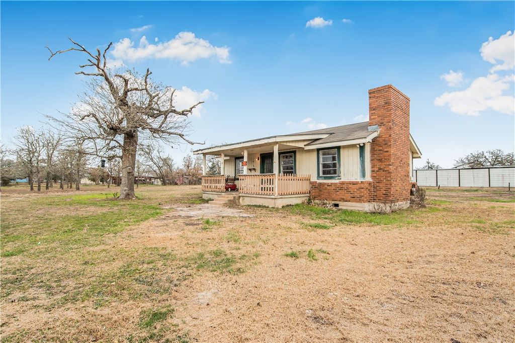 Photo of 107 Leaning Oaks Street, Somerville, TX 77879 (MLS # 26001463)