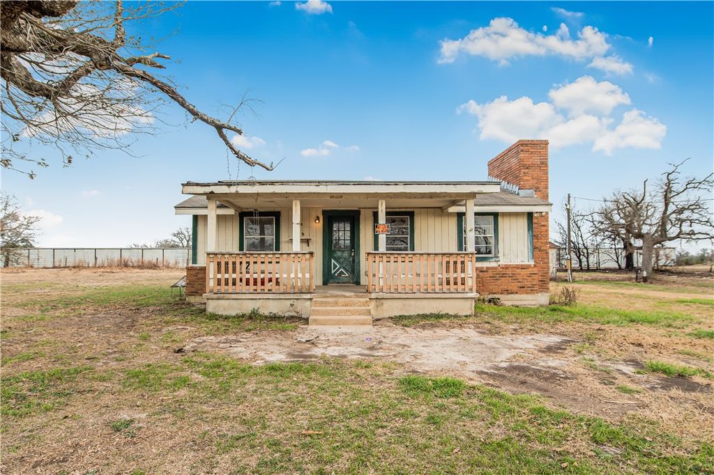 Photo of 107 Leaning Oaks Street, Somerville, TX 77879 (MLS # 26001463)