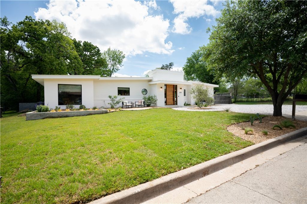 Photo of 805 Vine Street, Bryan, TX 77802 (MLS # 26004105)