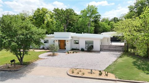 Photo of 805 Vine Street, Bryan, TX 77802 (MLS # 26004105)