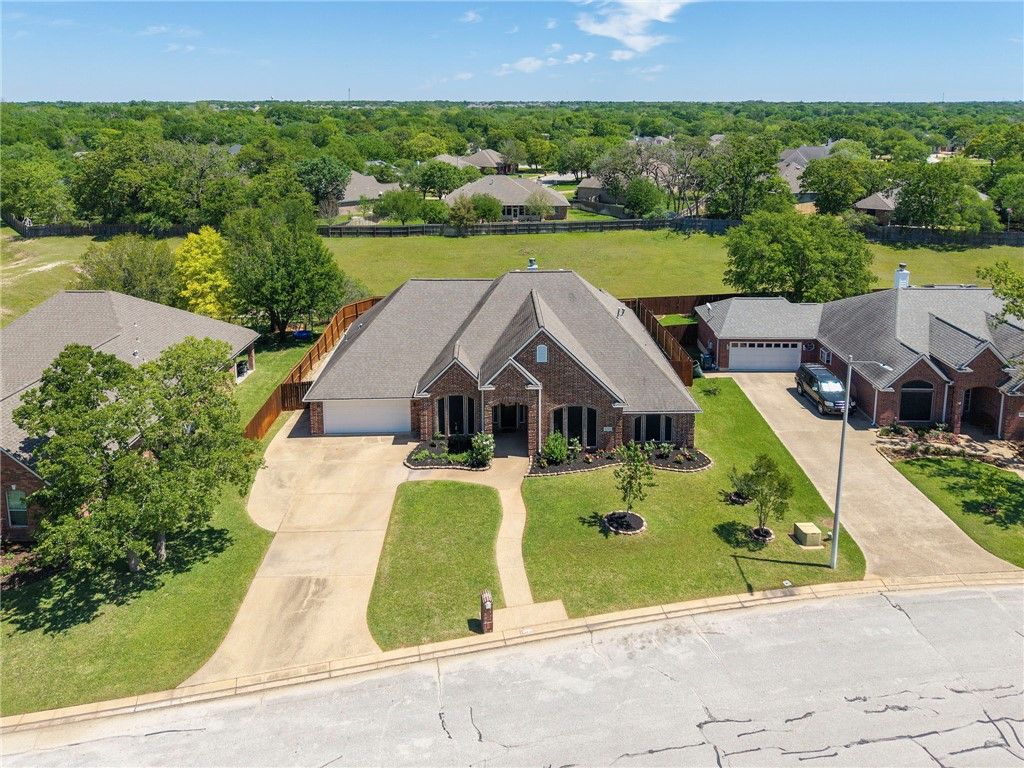 Photo of 3710 Williams Trace Drive, Bryan, TX 77808 (MLS # 26004432)