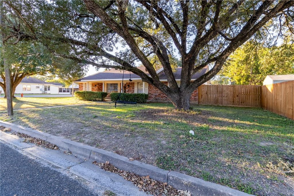 Photo of 1205 Felder Street, Navasota, TX 77868 (MLS # 25011759)
