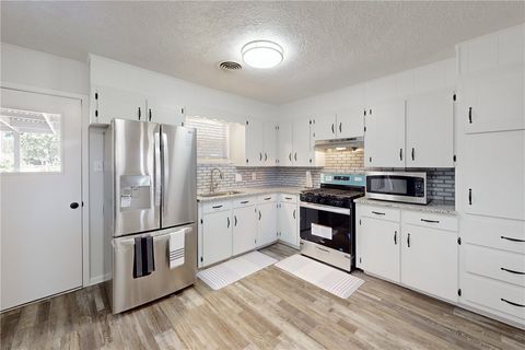 415 W Decherd Street Franklin TX 77856