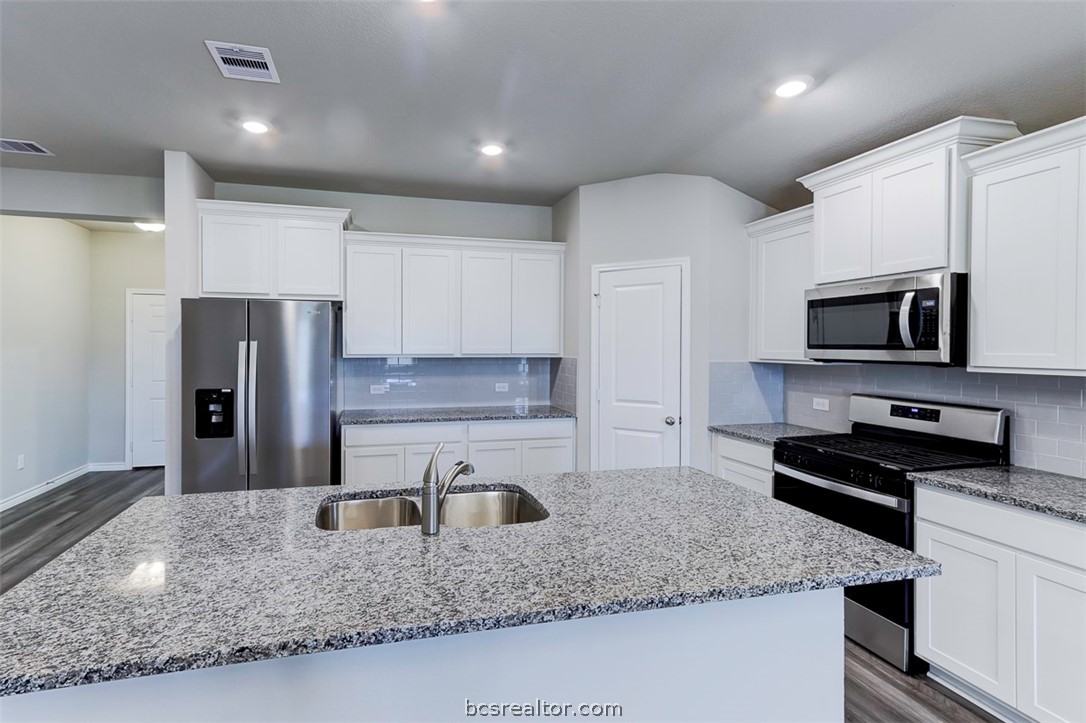 College Station, Texas 77845, United States, 3 Bedrooms Bedrooms, ,2 BathroomsBathrooms,Residential,Pending,54050