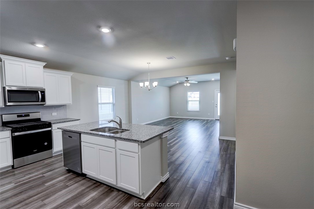 College Station, Texas 77845, United States, 3 Bedrooms Bedrooms, ,2 BathroomsBathrooms,Residential,Pending,54050